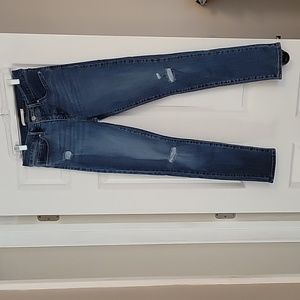 Women's Levi's 311 Shaping Skinny jeans. Distressed. High Rise. Size 28.